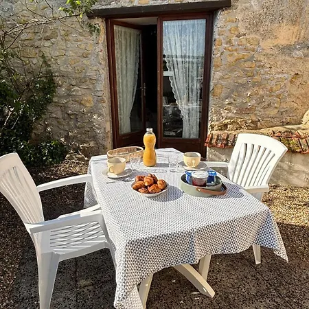 Domaine Les Roses Du Vieux Chai * デュエ・ラ・フォンテーヌ