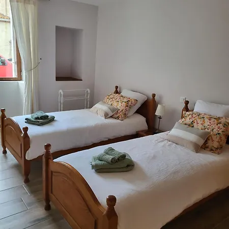 Domaine Les Roses Du Vieux Chai *