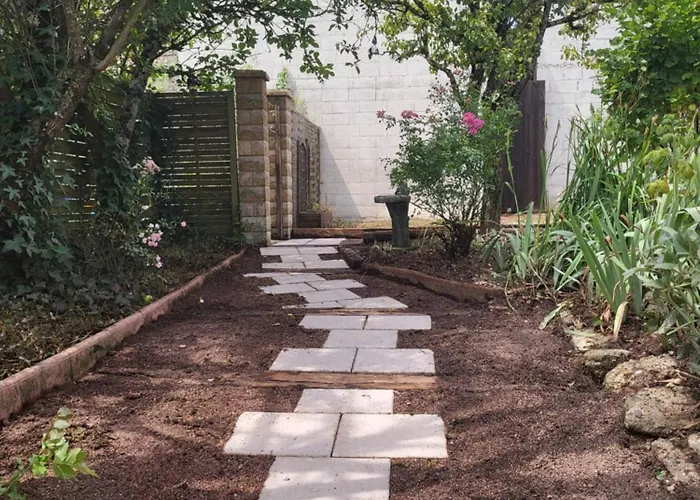 Domaine Les Roses Du Vieux Chai *